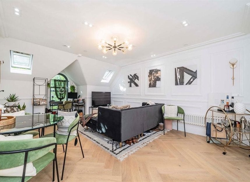 Flat Grange Road in Greater London