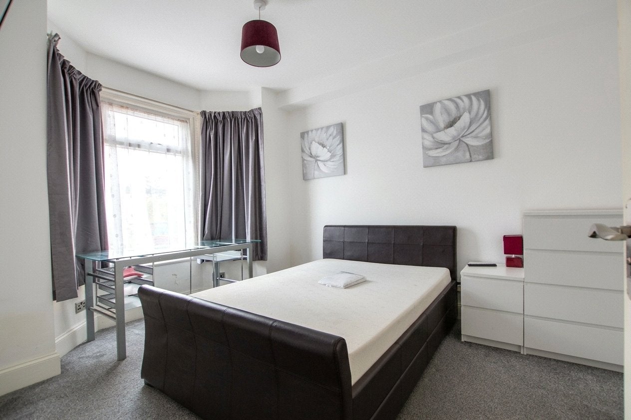 Room Salisbury Road in Reading