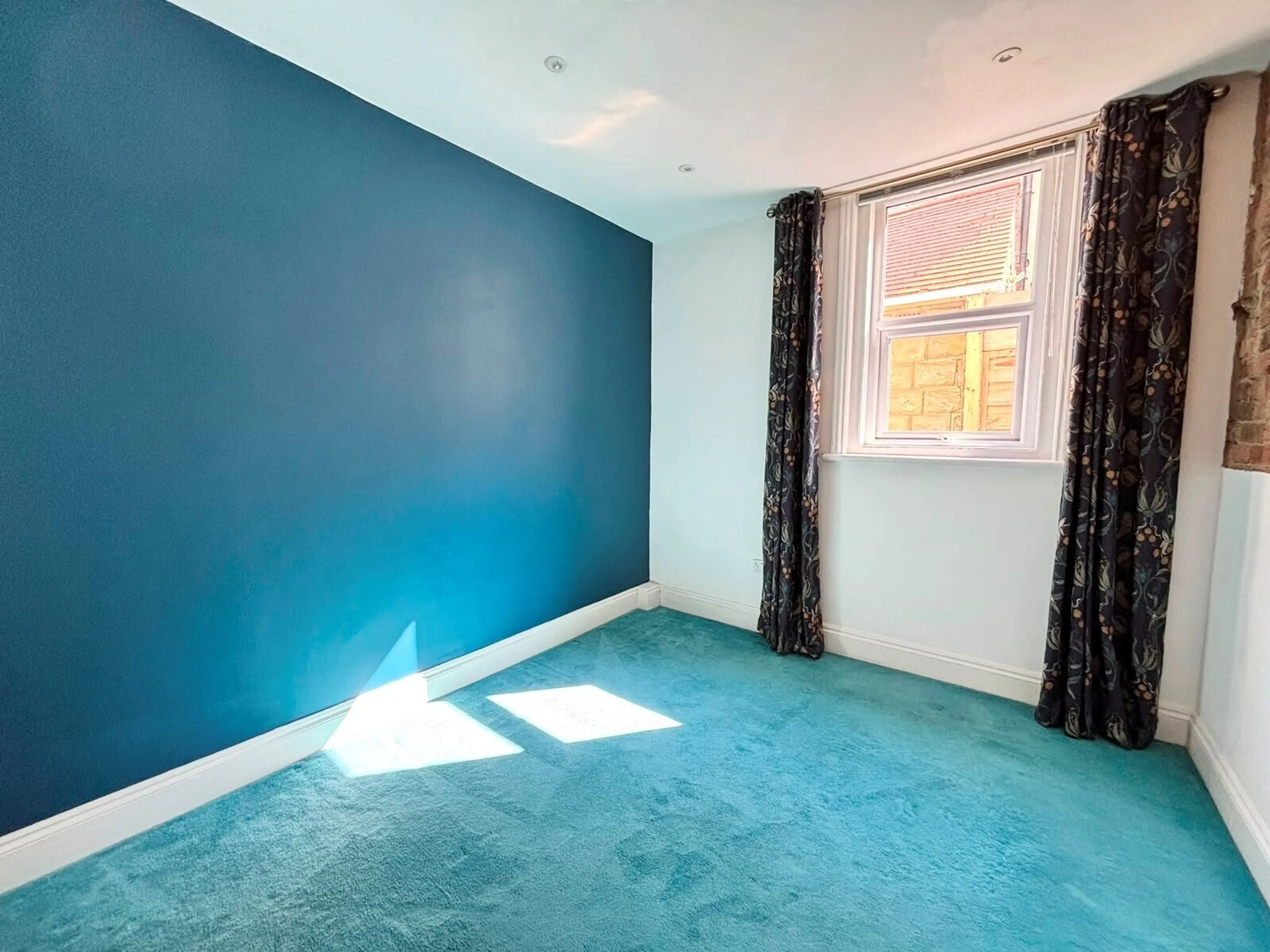 Flat Percy Road in Bournemouth