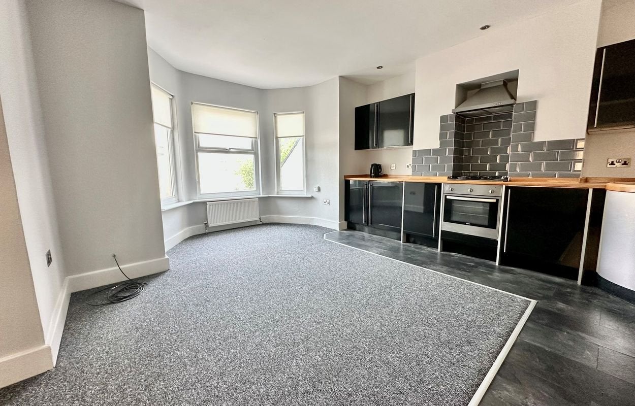 Flat Folkestone Road in Dover