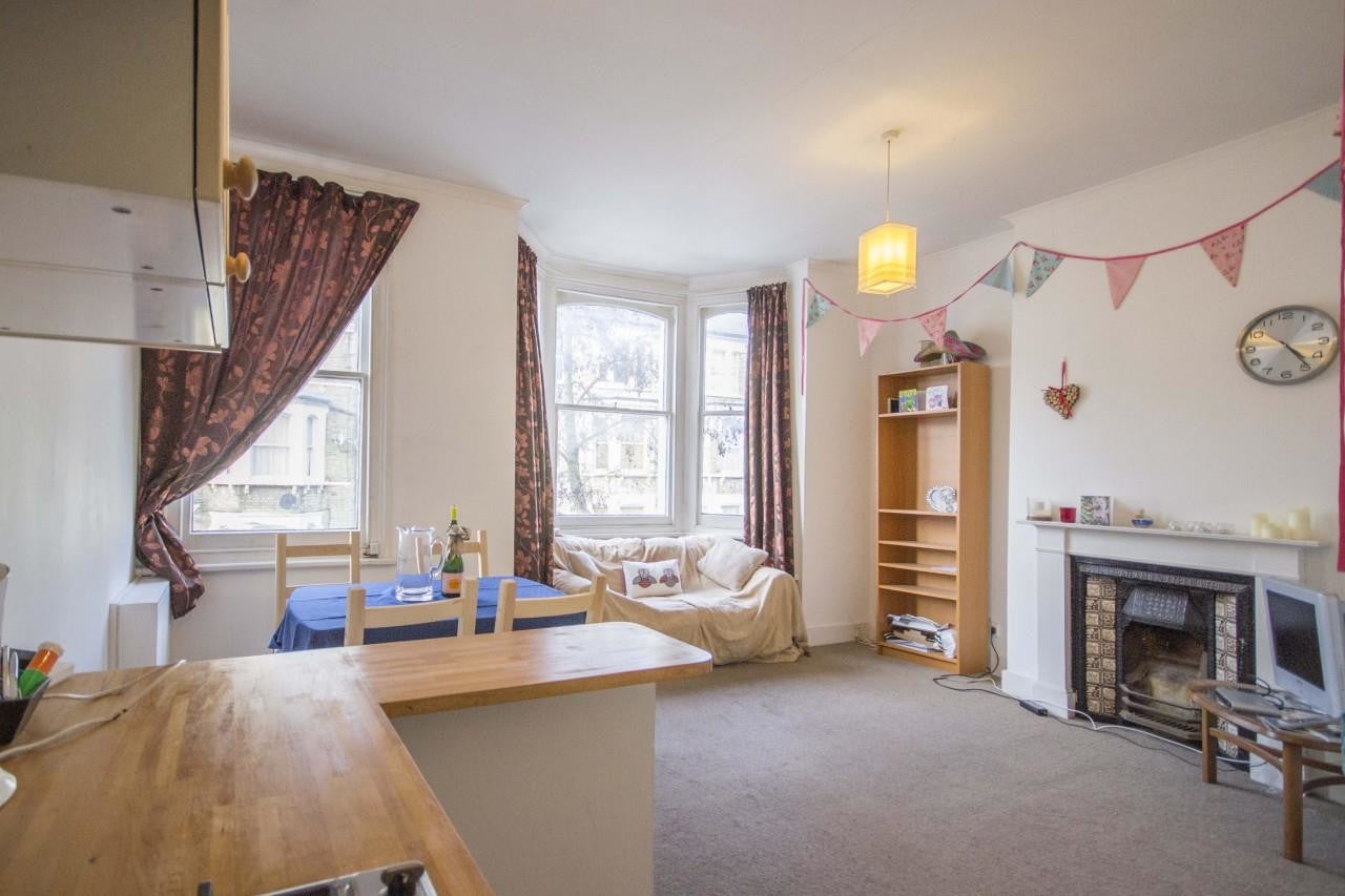 Flat Sandmere Road in Greater London