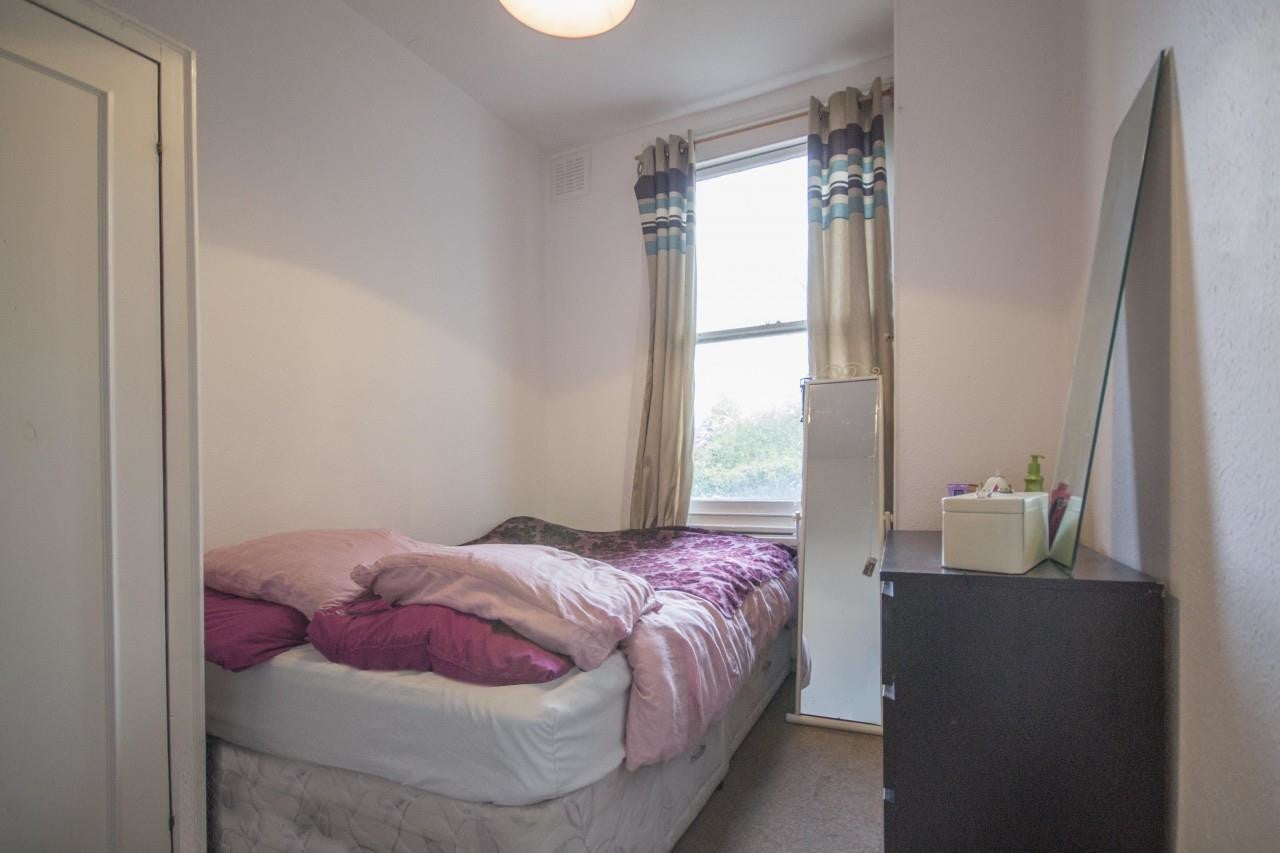 Flat Sandmere Road in Greater London