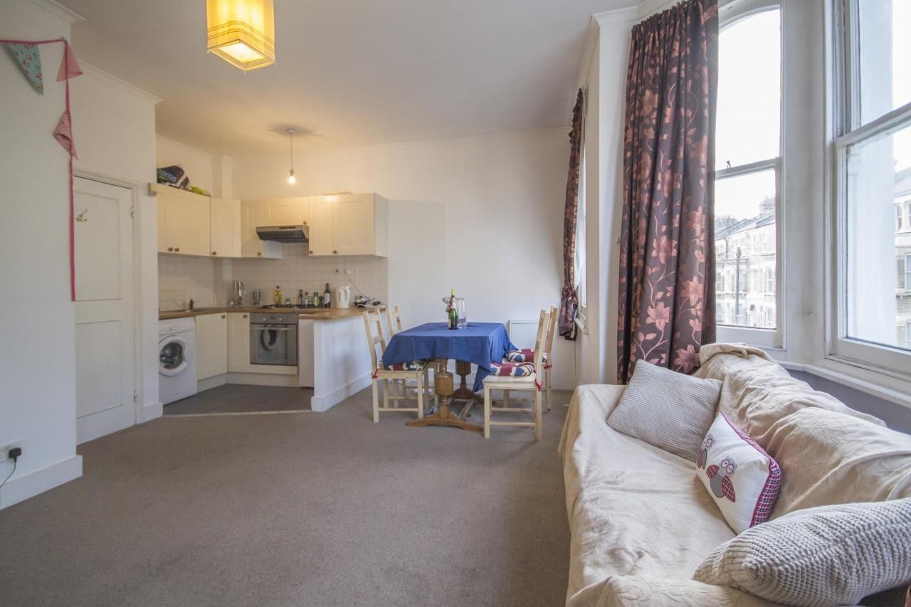 Flat Sandmere Road in Greater London