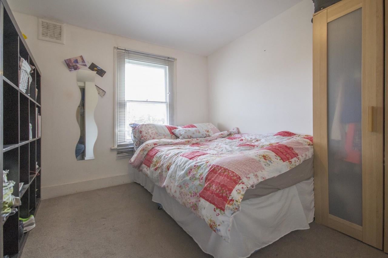 Flat Sandmere Road in Greater London