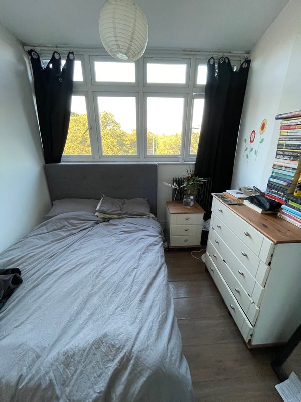 Flat Whipps Cross Road in Greater London
