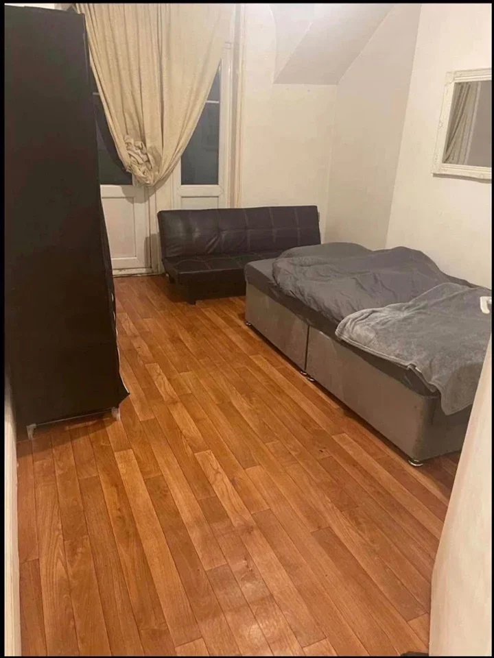 Room Sternhold Avenue in Greater London