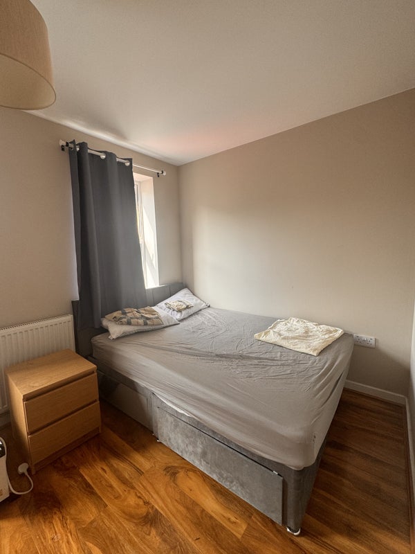 Room Two Mile Hill Road in Bristol
