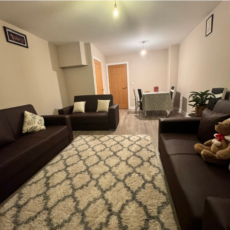 Room Two Mile Hill Road in Bristol