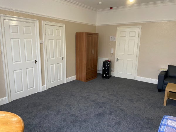 Flat Sommerville Road in Bristol