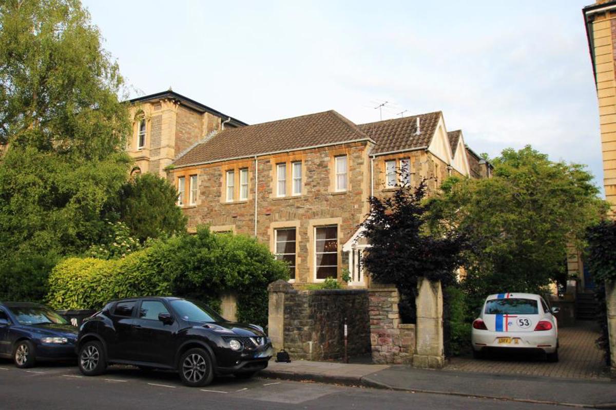 Flat All Saints Road in Bristol