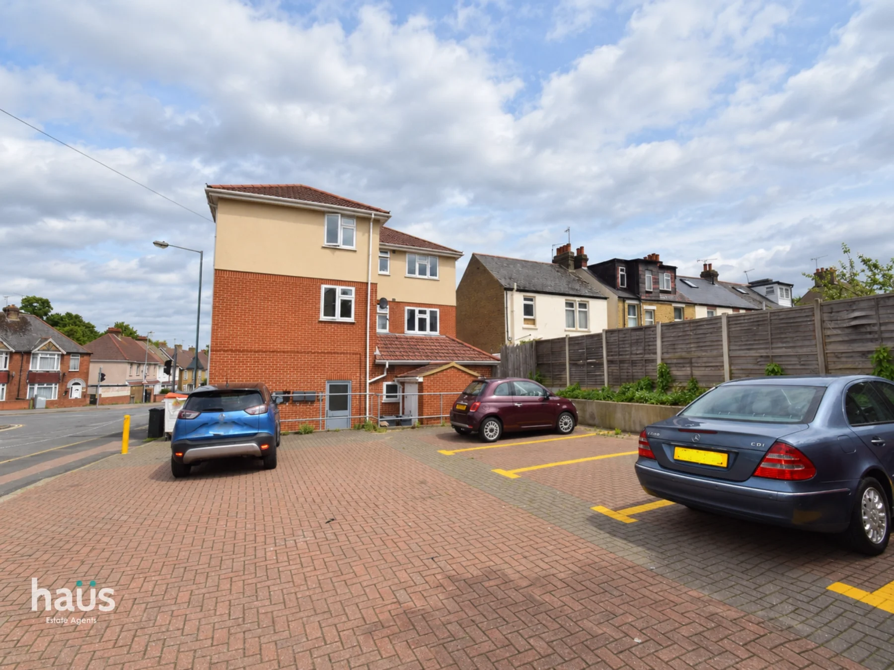 Flat Woodlands Road in Gillingham