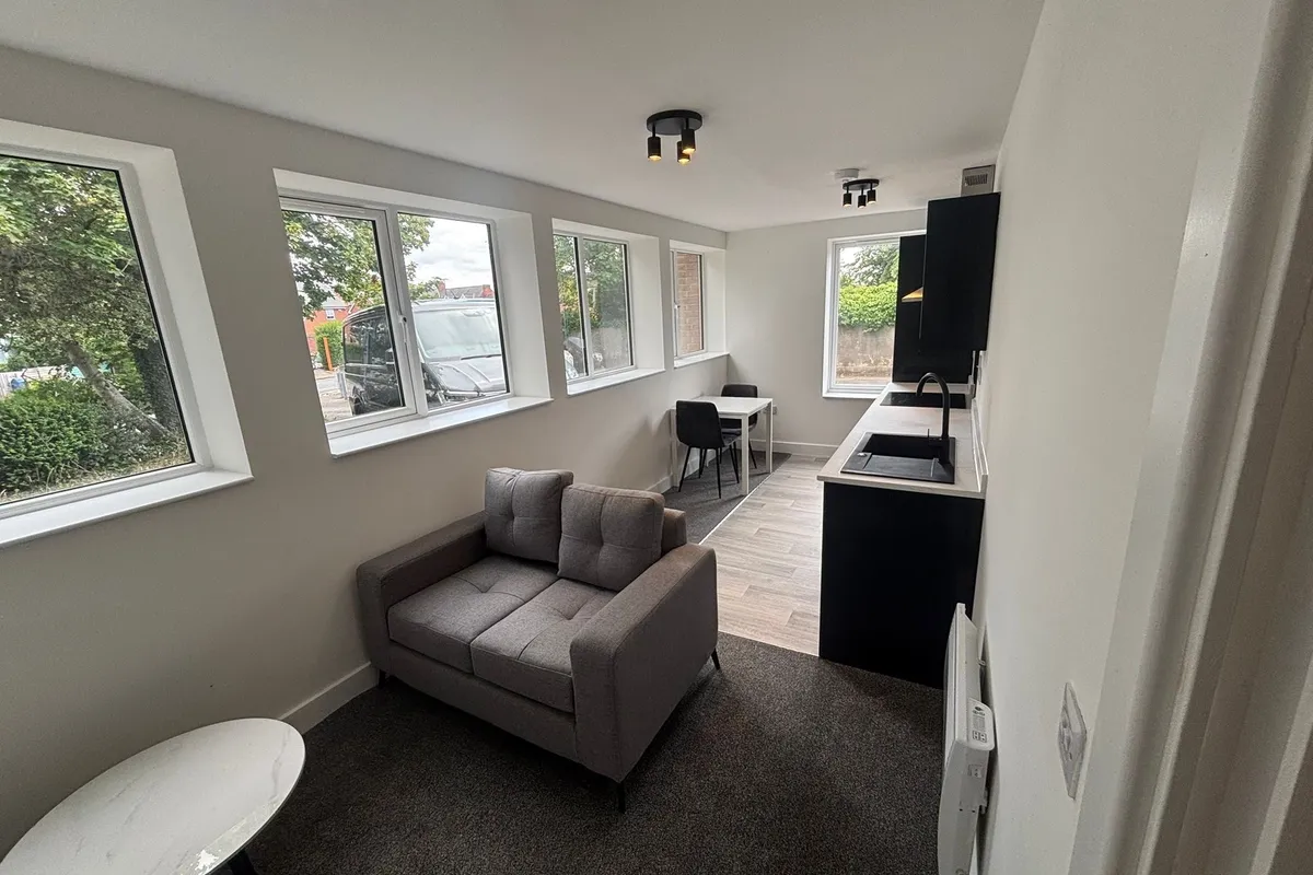 Flat Glumangate in Chesterfield