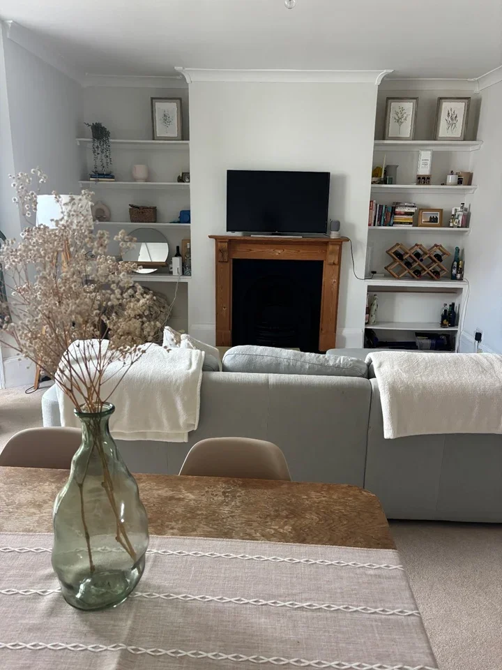 Flat Elsynge Road in Greater London