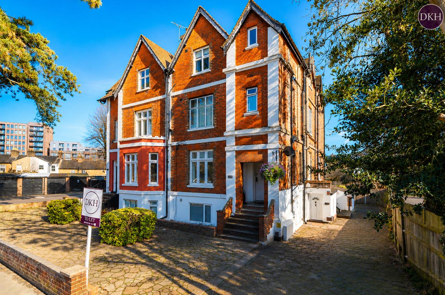 Flat Nascot Road in Watford