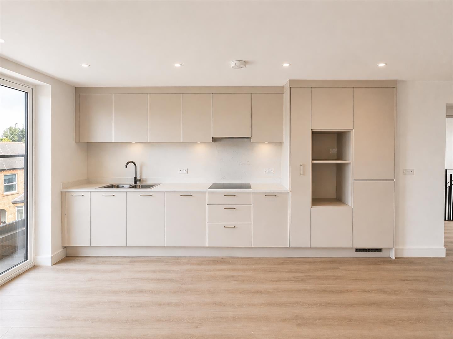 Flat Northfield Avenue in Greater London