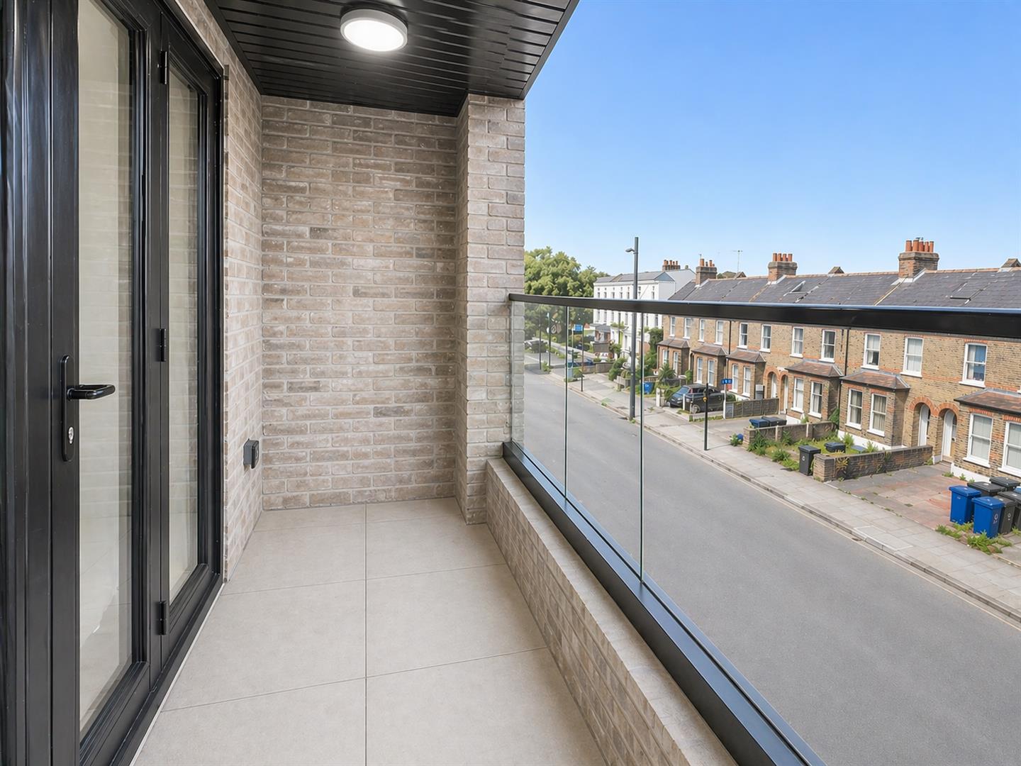 Flat Northfield Avenue in Greater London