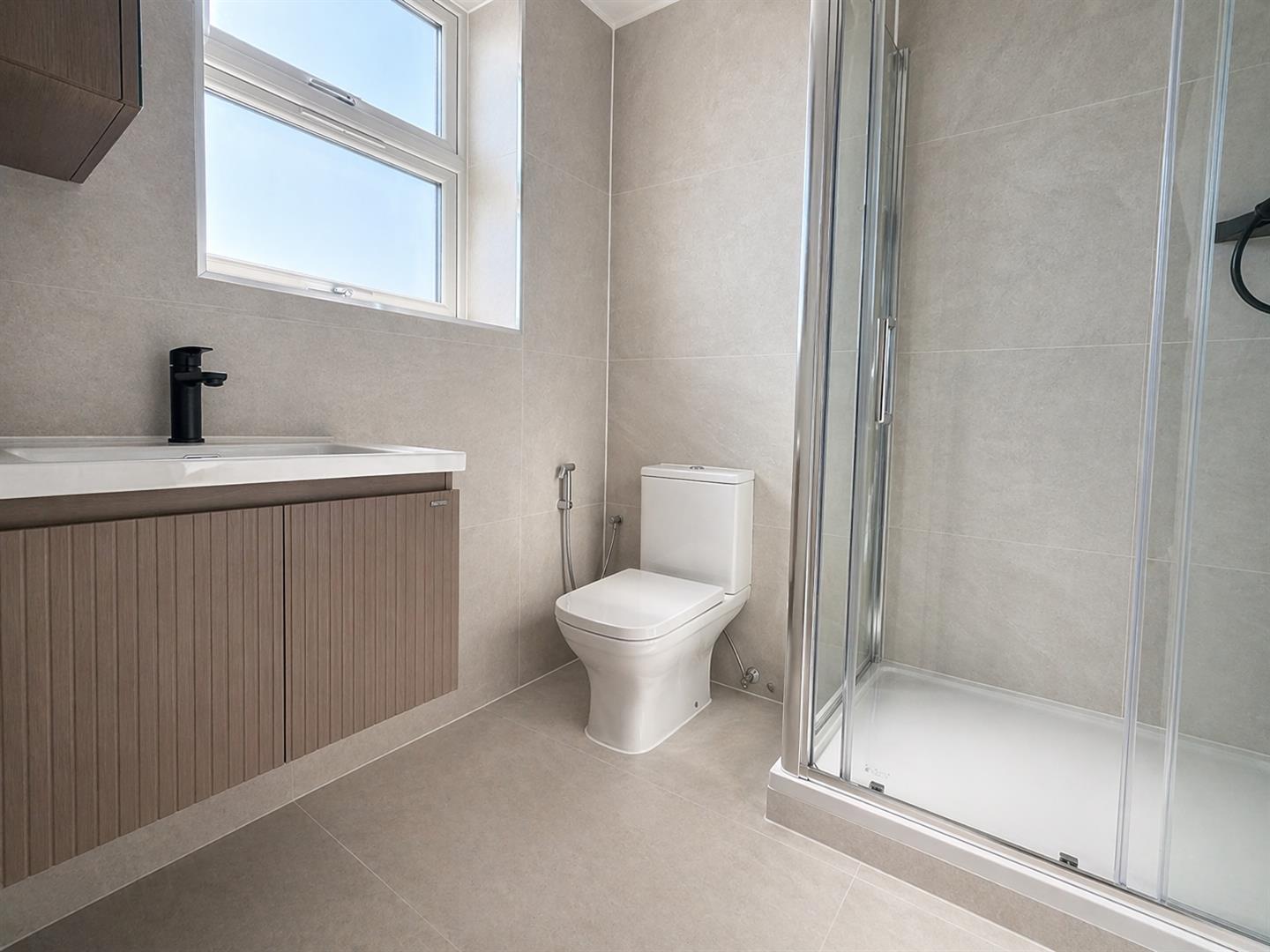 Flat Northfield Avenue in Greater London
