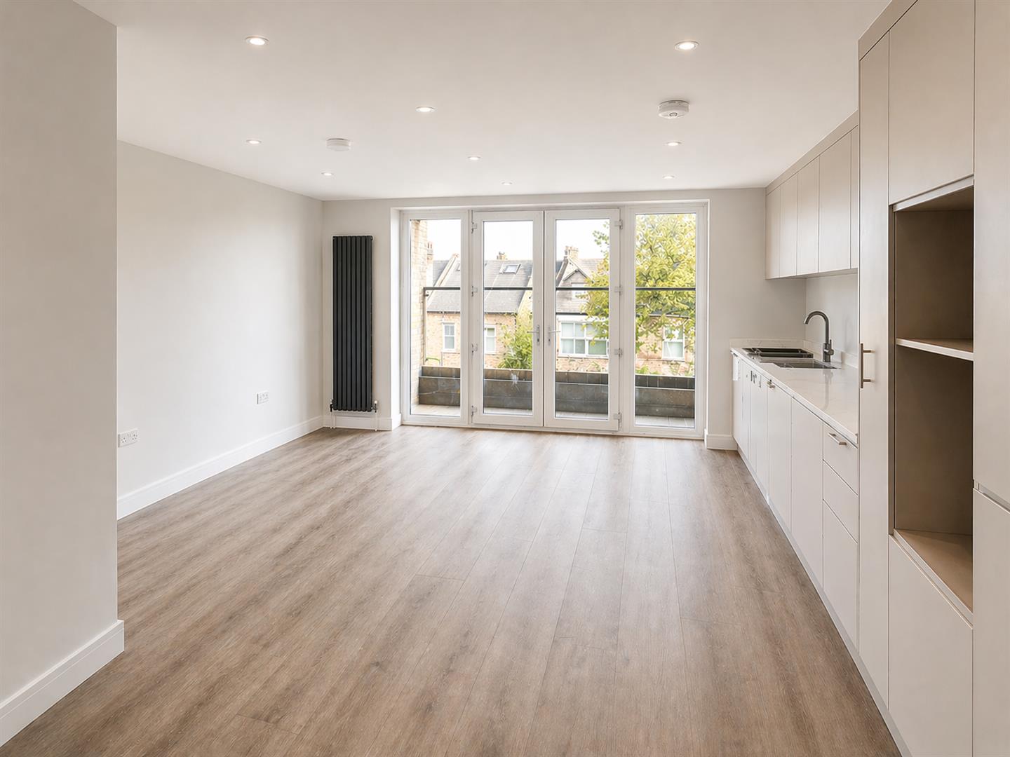 Flat Northfield Avenue in Greater London