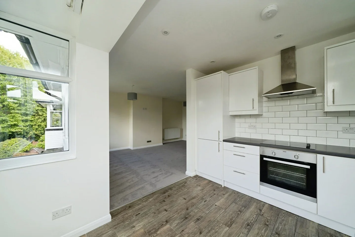 Flat Gordon Road in Elmbridge
