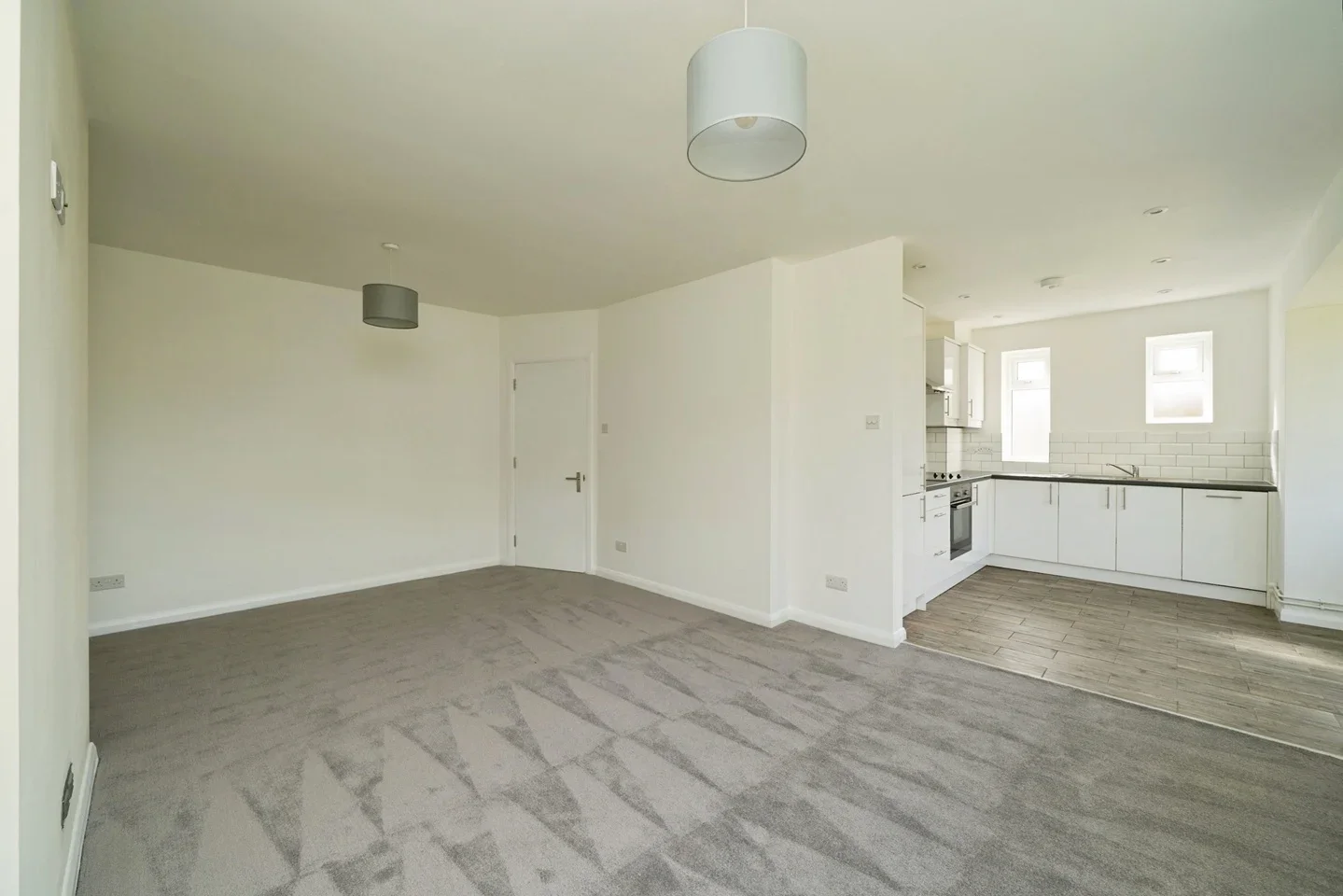 Flat Gordon Road in Elmbridge