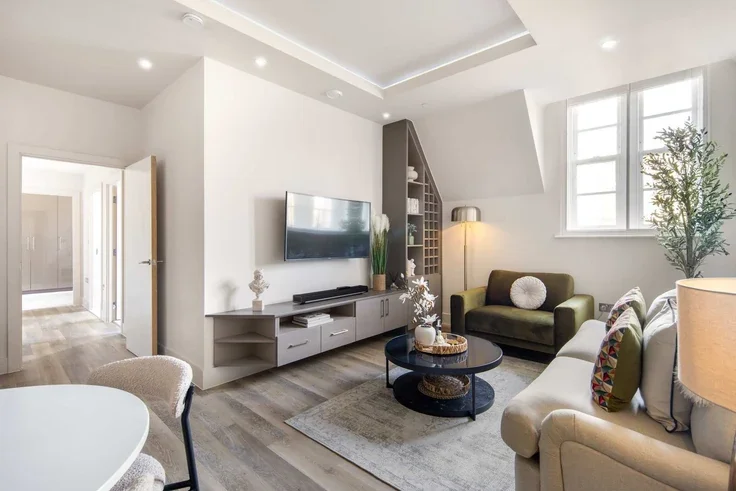 Flat Hyde Lane in Greater London