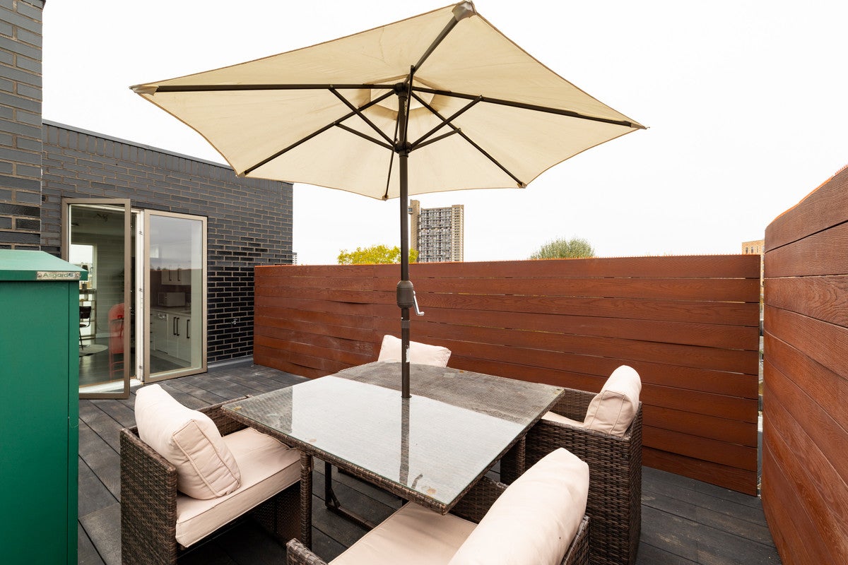 Flat Bevington Road in Greater London
