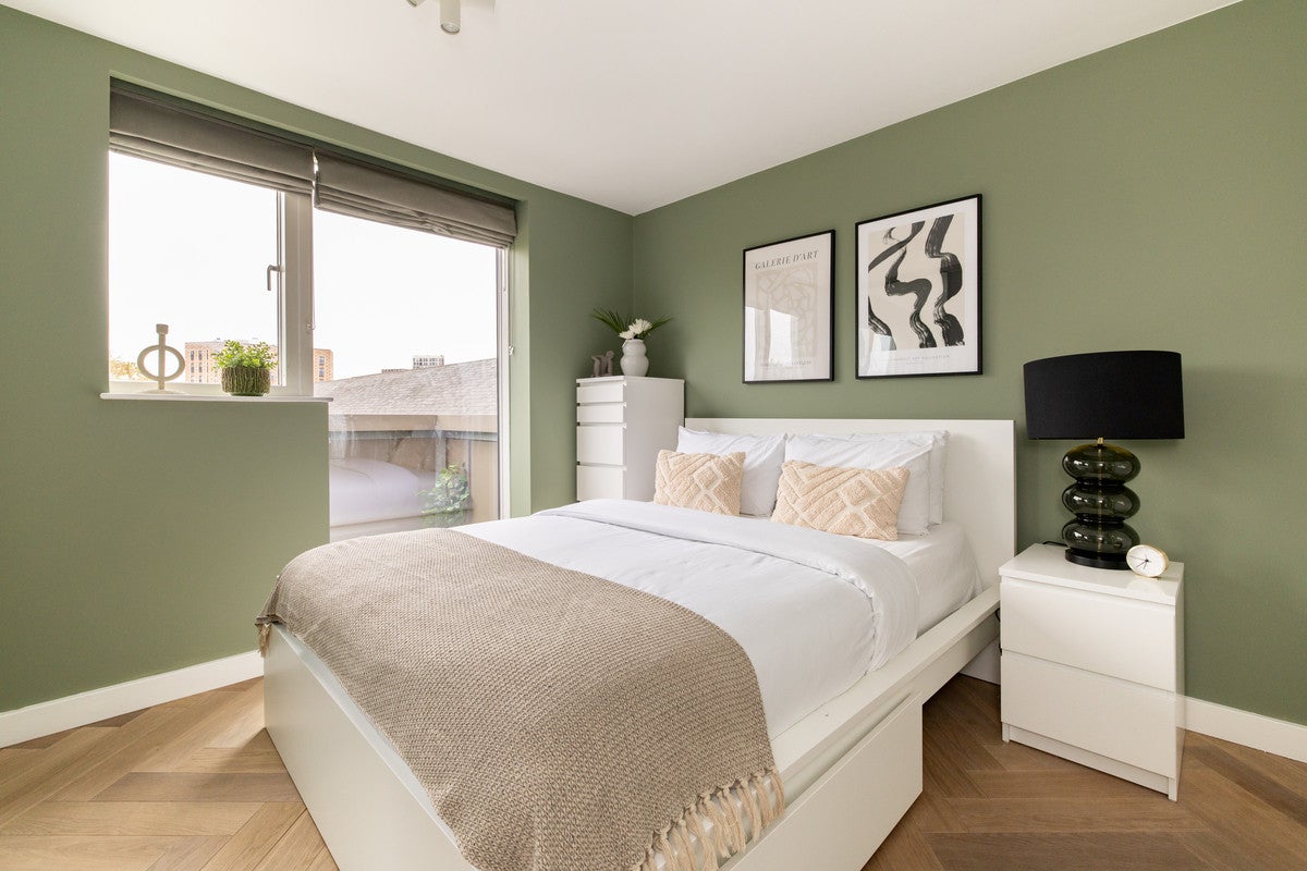 Flat Bevington Road in Greater London