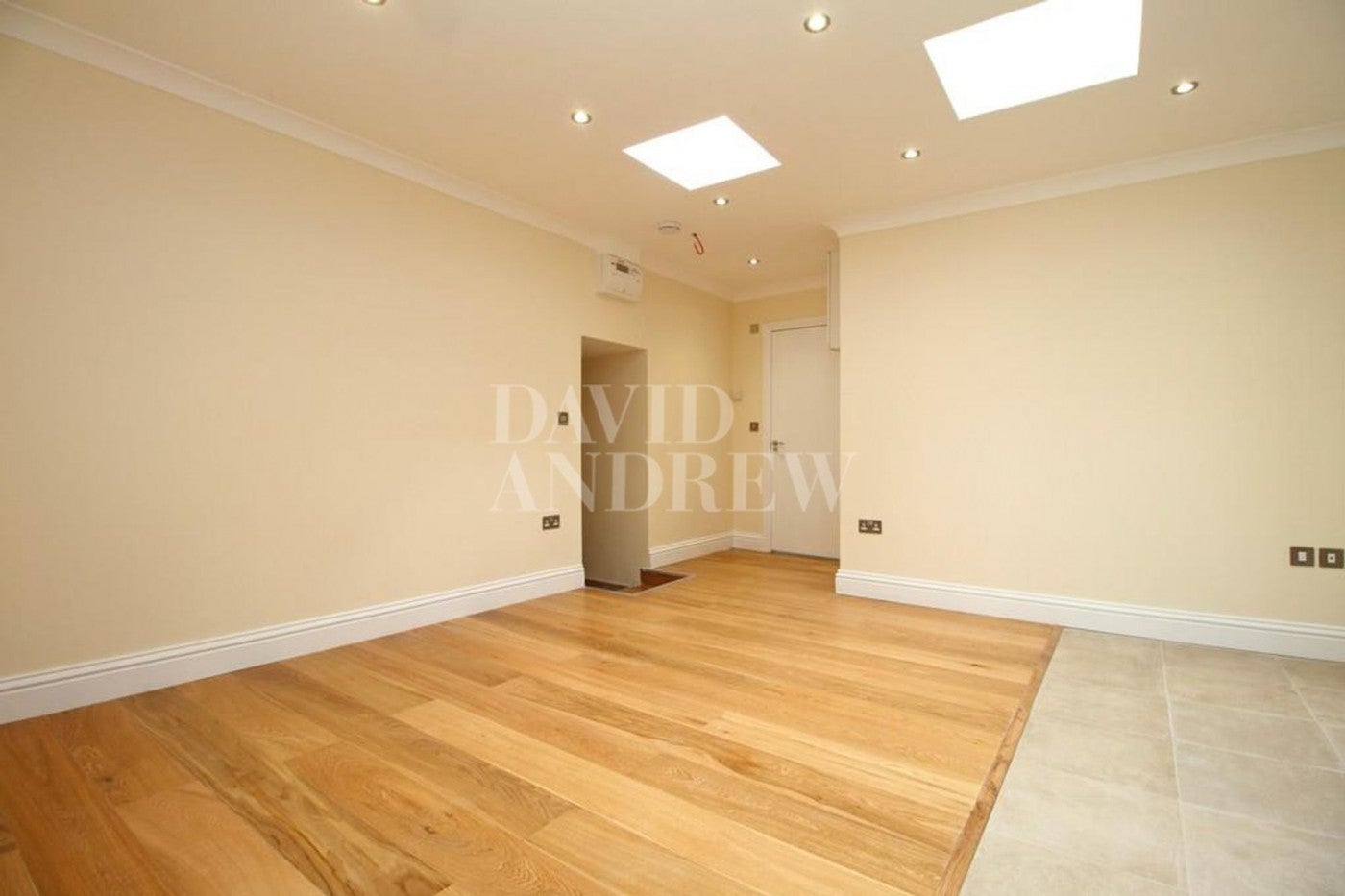 Flat Lotus Mews in Greater London