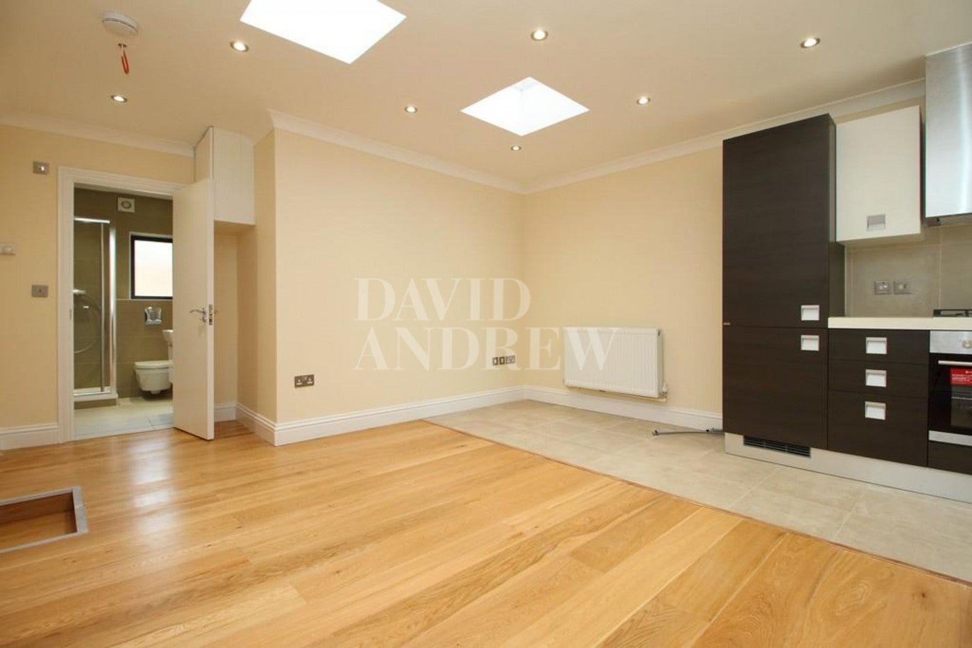 Flat Lotus Mews in Greater London
