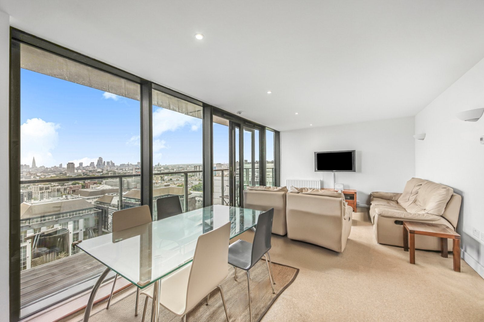 Flat Blackwall Way in Greater London