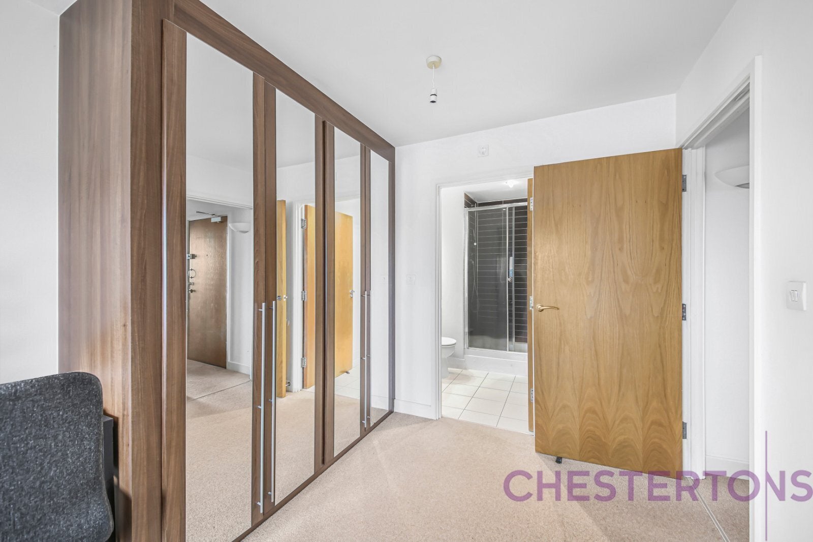 Flat Blackwall Way in Greater London