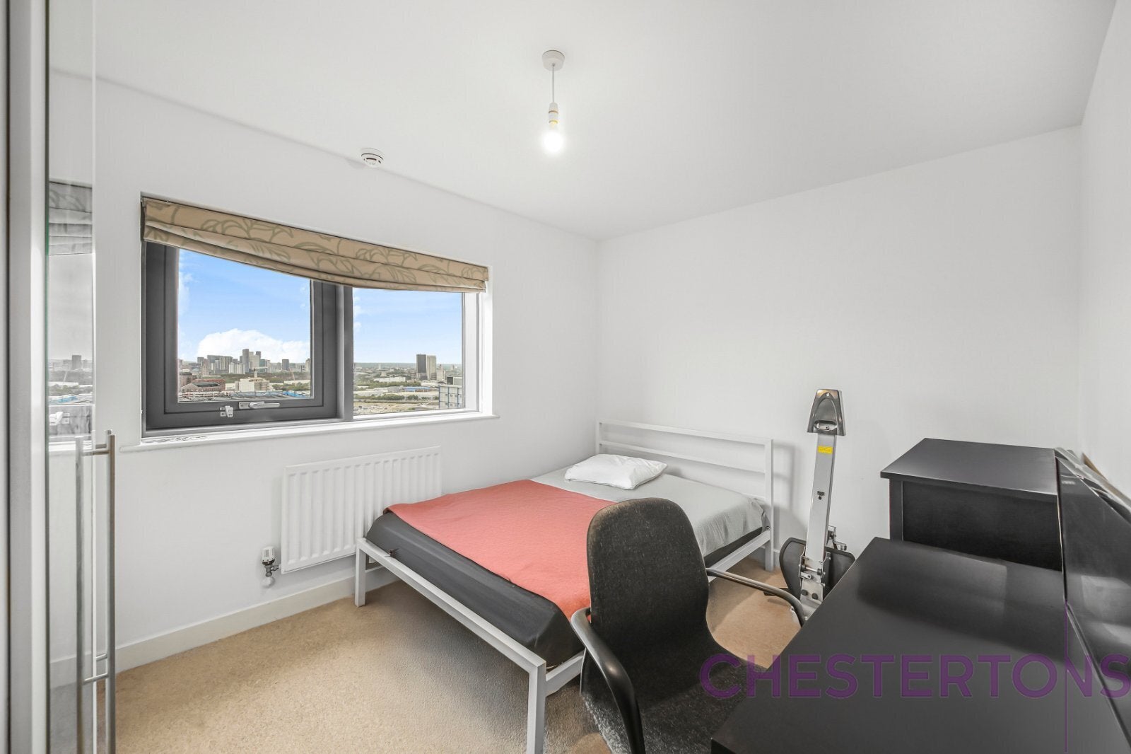Flat Blackwall Way in Greater London