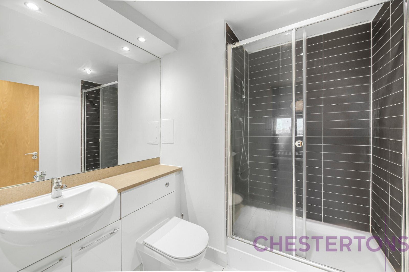 Flat Blackwall Way in Greater London