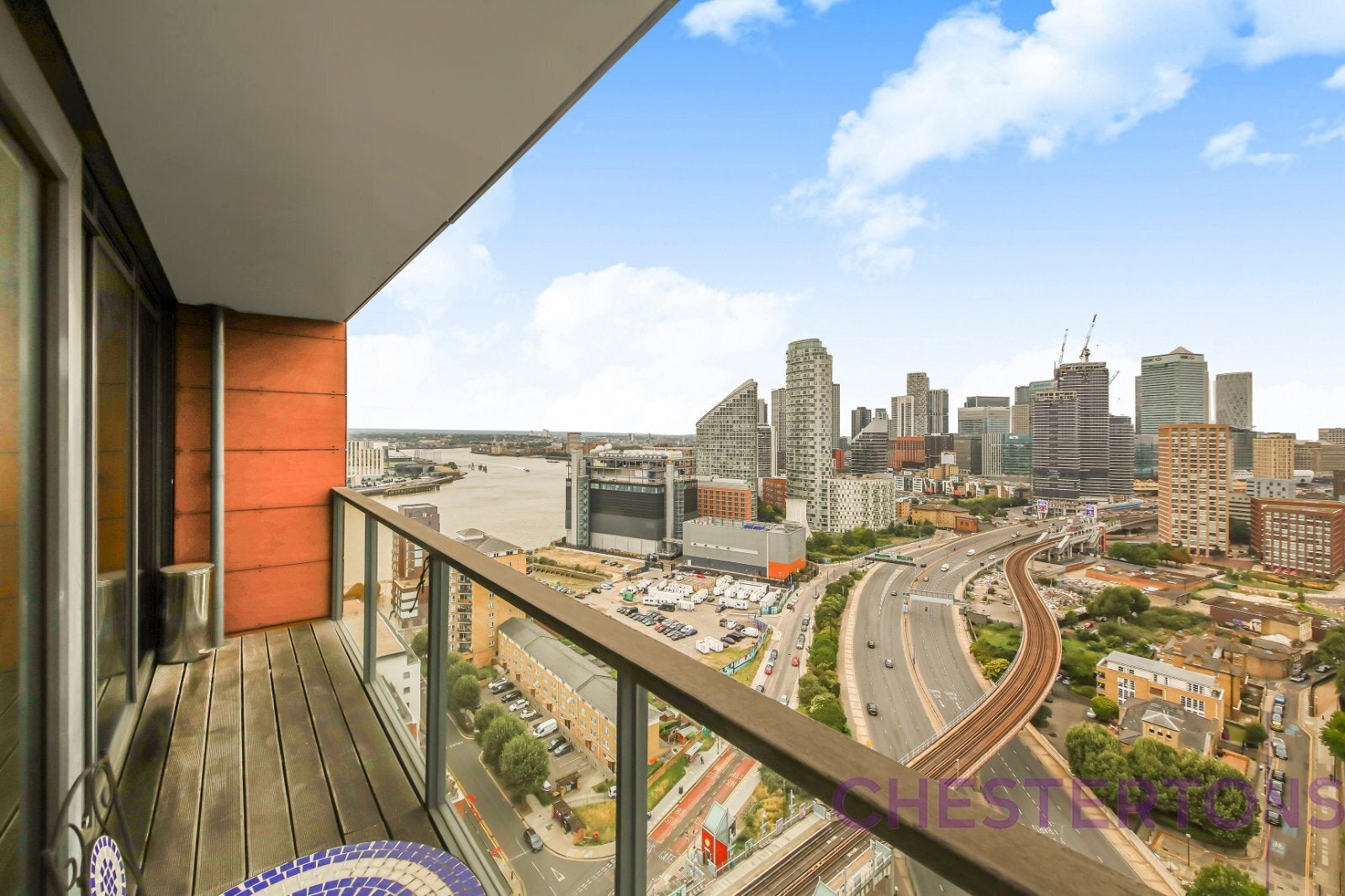 Flat Blackwall Way in Greater London