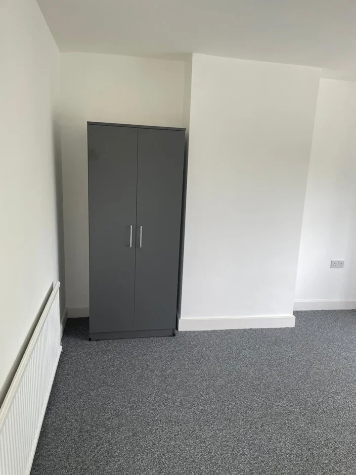 Room Barn Way in Greater London