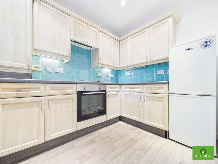 Flat Victoria Road in Greater London