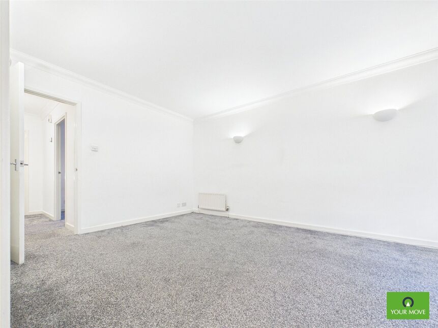 Flat Victoria Road in Greater London