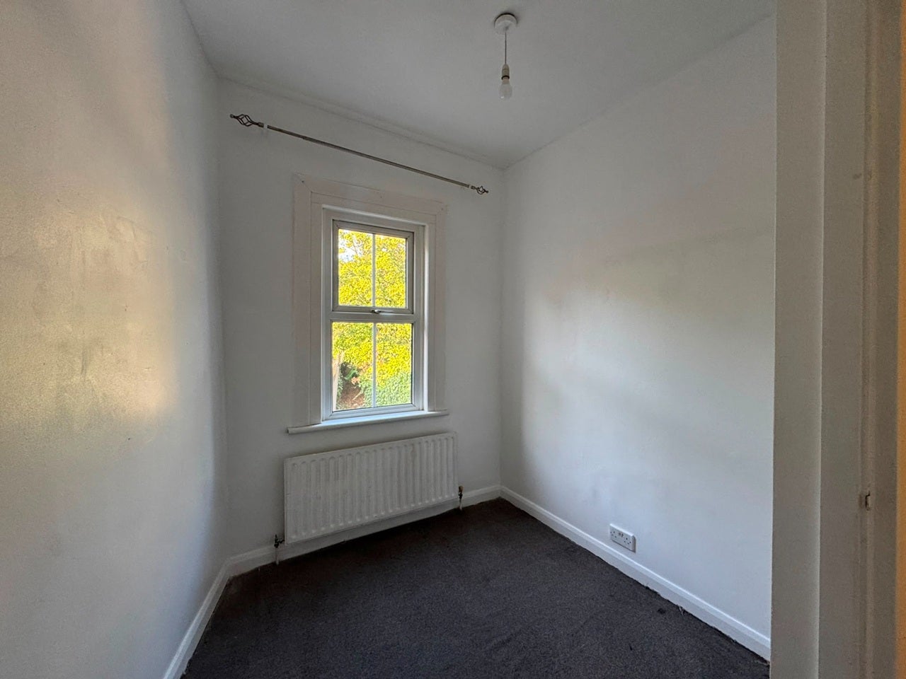 Flat Sandfield Road in Greater London