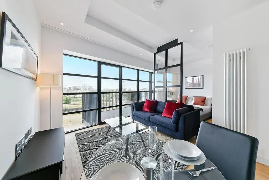 Flat Lyell Street in Greater London