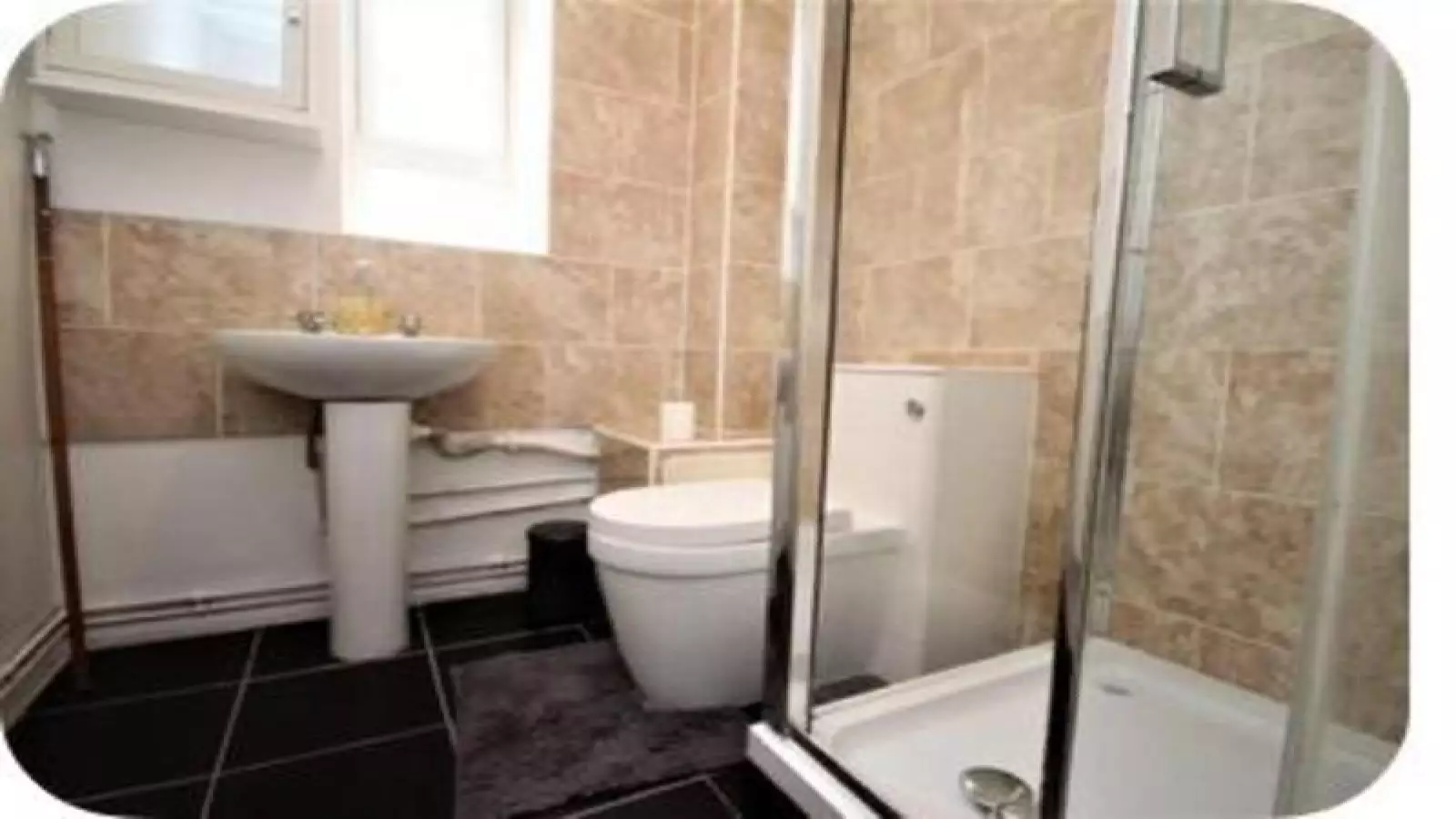 Flat Senrab Street in Greater London
