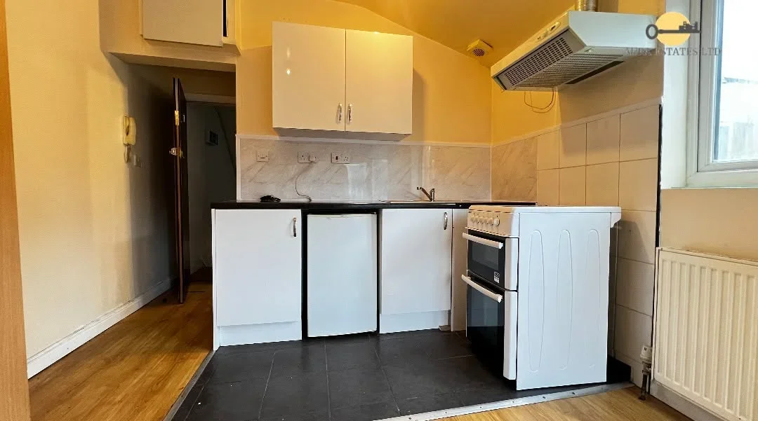 Flat Crawley Road in Luton