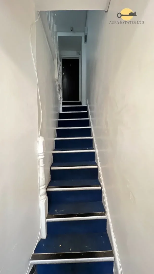 Flat Crawley Road in Luton