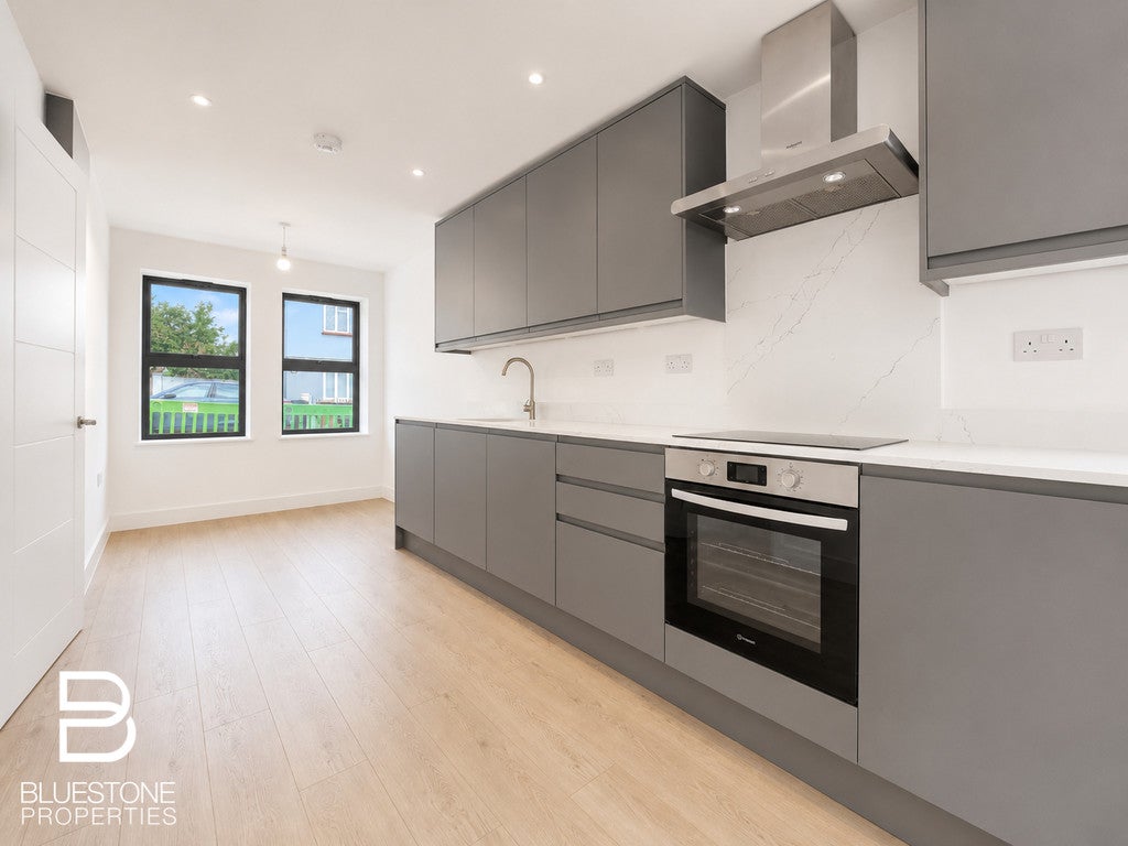 House Ewart Road in Greater London