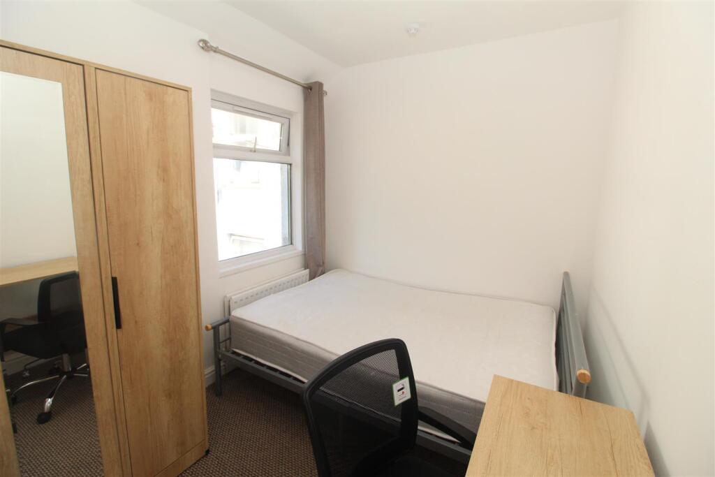 Room Colum Road in Cardiff
