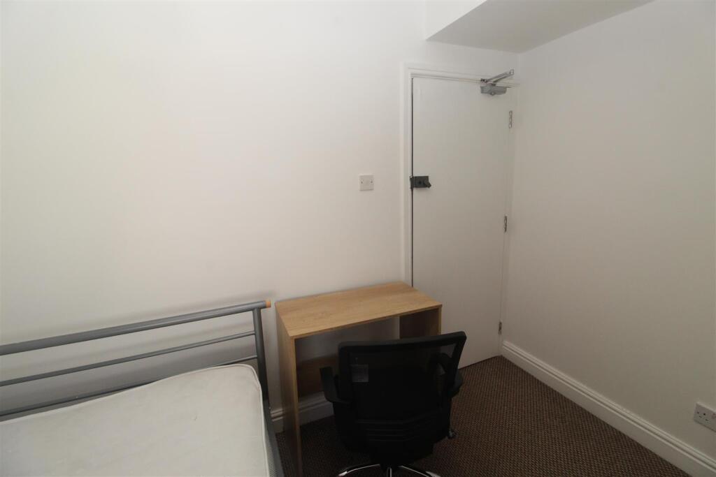 Room Colum Road in Cardiff