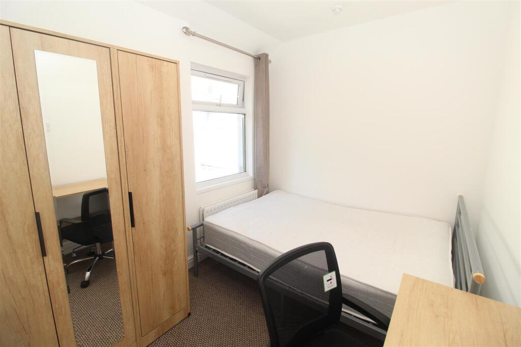 Room Colum Road in Cardiff