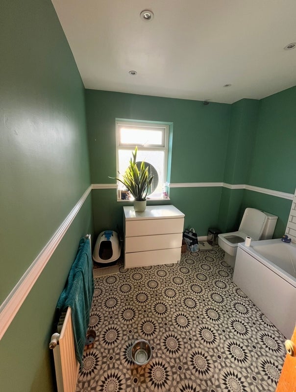 Room Firwood Avenue in Trafford