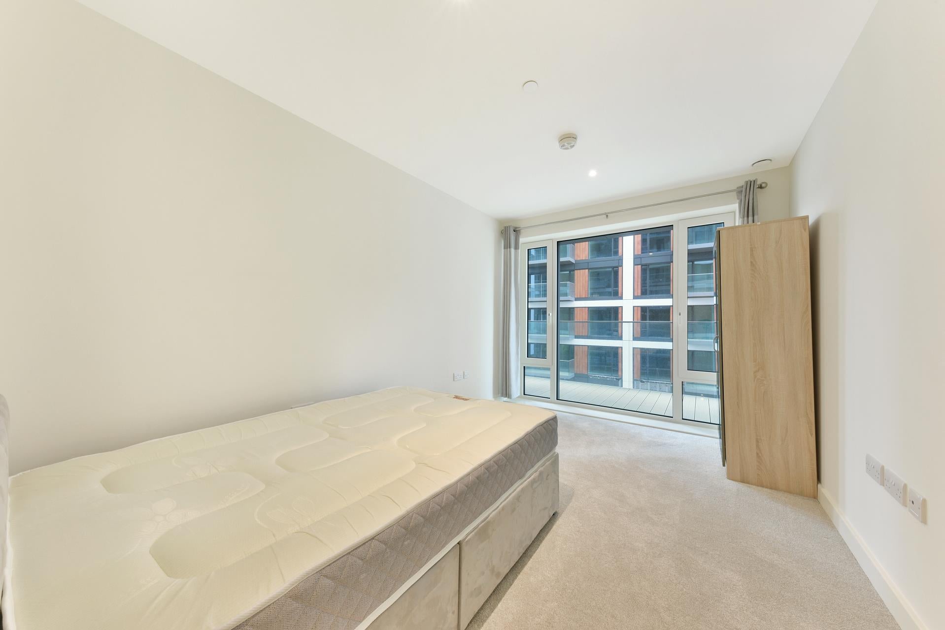 Flat Duke of Wellington Avenue in Greater London