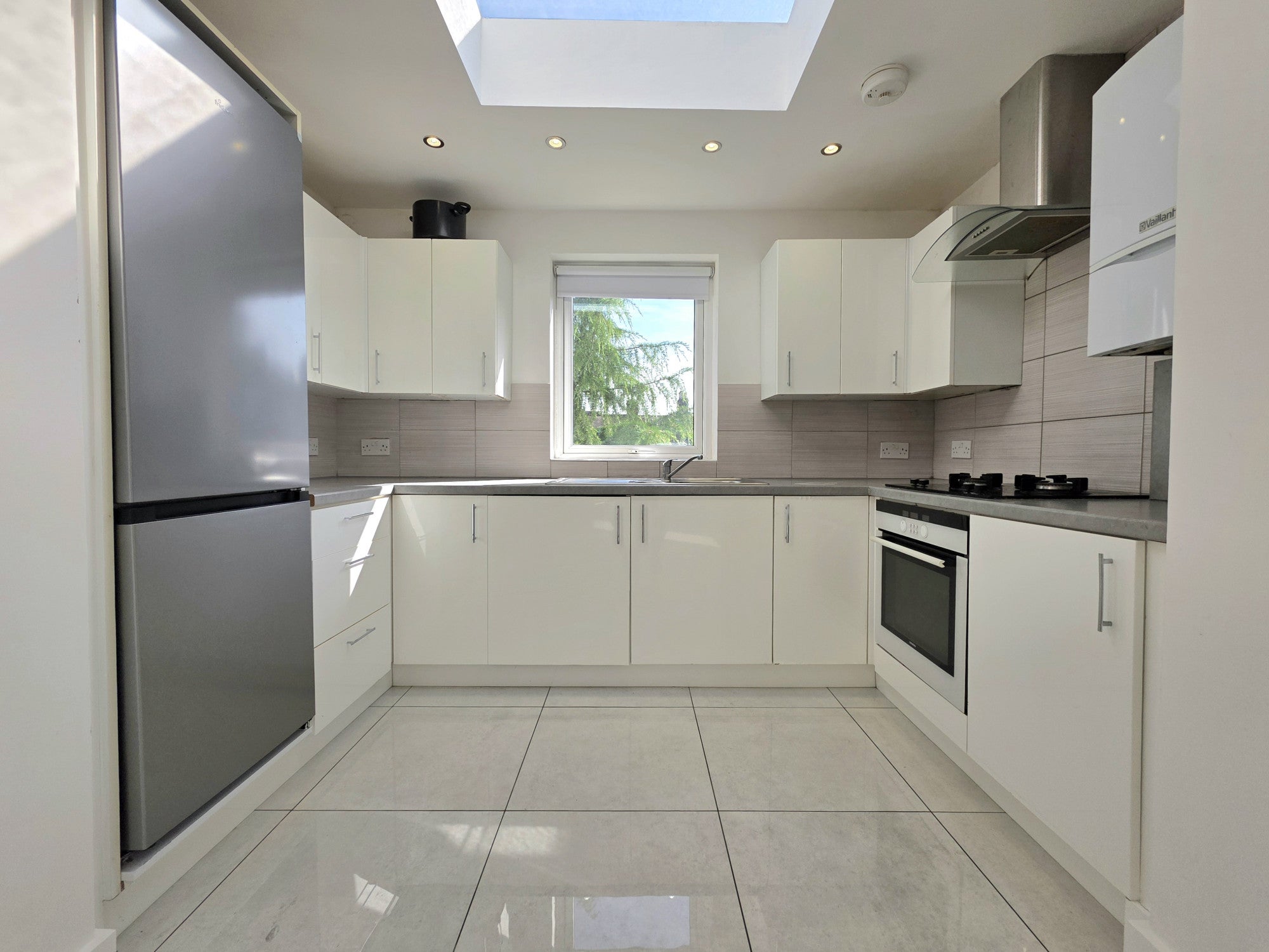Flat Vaughan Road in Greater London