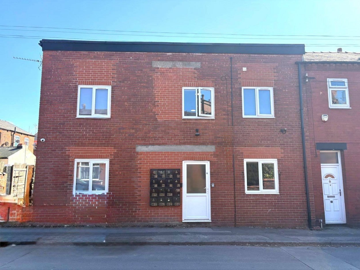 Room Humphrey Street in Hindley